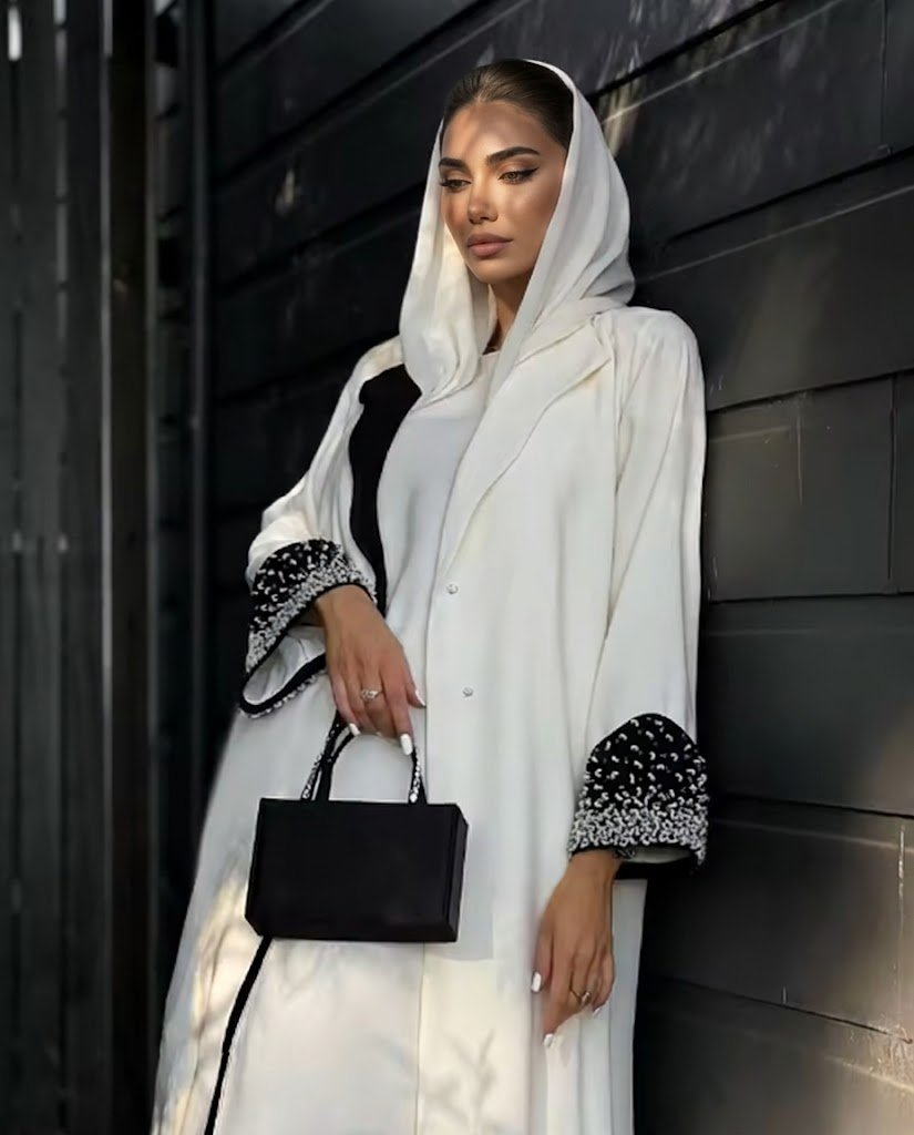 Nayla — Élégance contrastée, allure affirmée