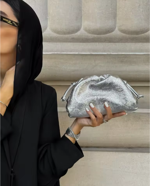 Amal — Élégance fluide, signature plissée