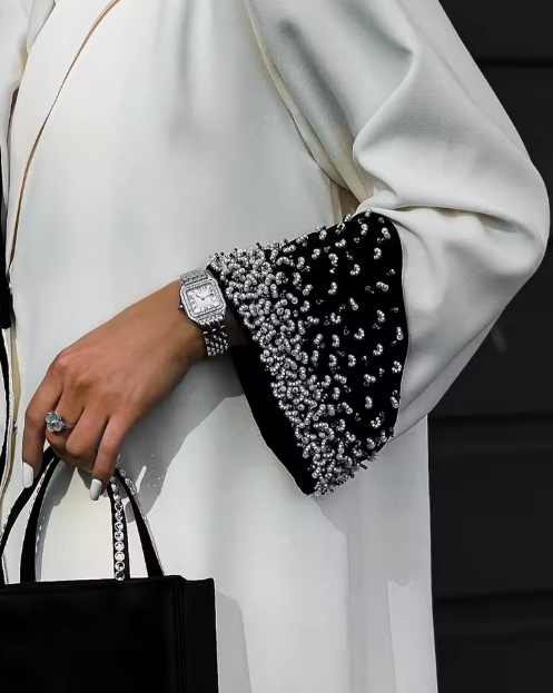 Nayla — Élégance contrastée, allure affirmée