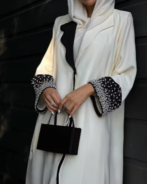 Nayla — Élégance contrastée, allure affirmée