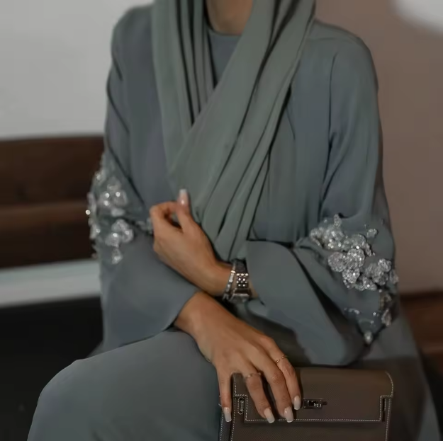 Rima — Douceur élégante, détail floral
