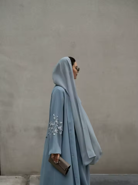 Rima — Douceur élégante, détail floral