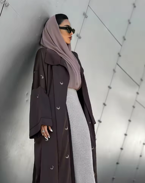 Kenza — Élégance contemporaine, détail graphique
