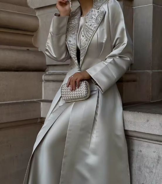Najma — Élégance structurée, éclat moderne