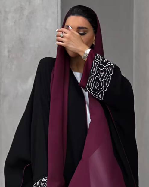 Marjan — Élégance contrastée, signature graphique