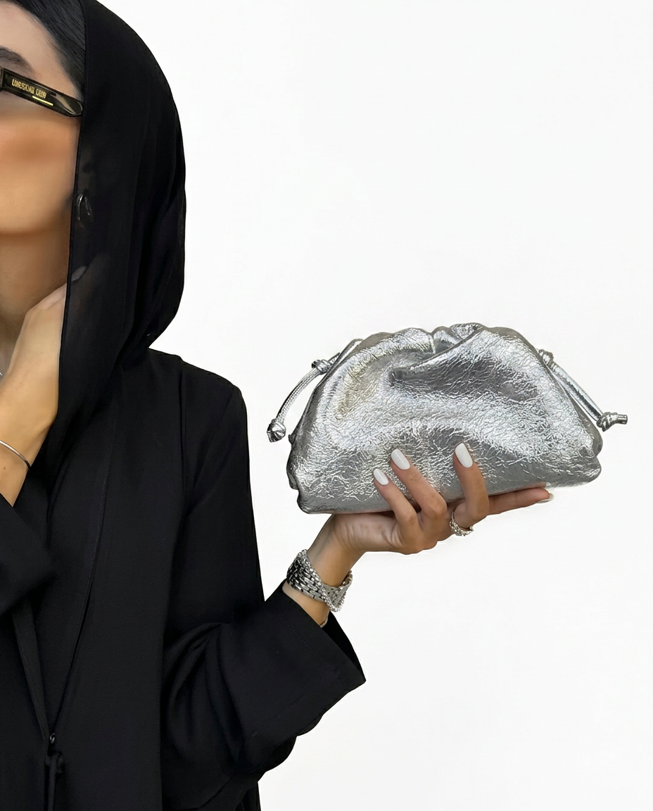 Amal — Élégance fluide, signature plissée