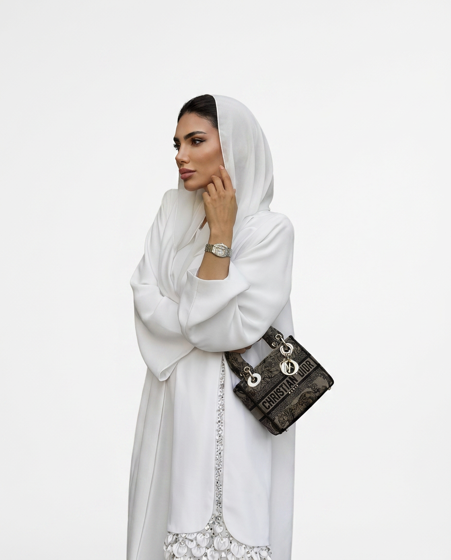 Safiya — Élégance subtile, détail signature