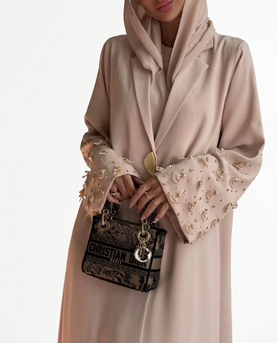 Qamra — Élégance céleste, allure moderne